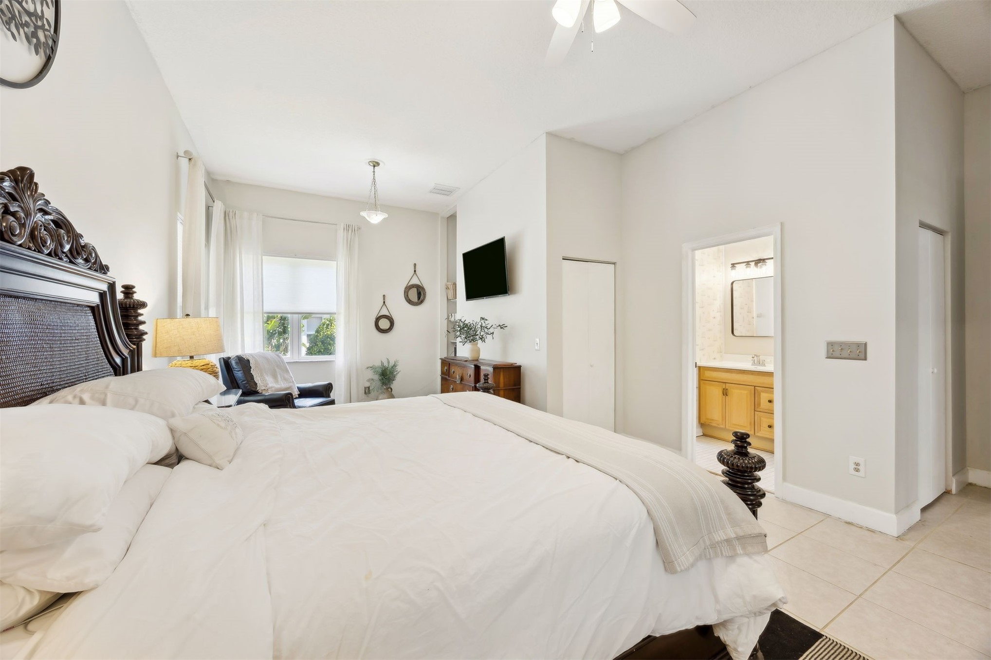2415 LOS ROBLES