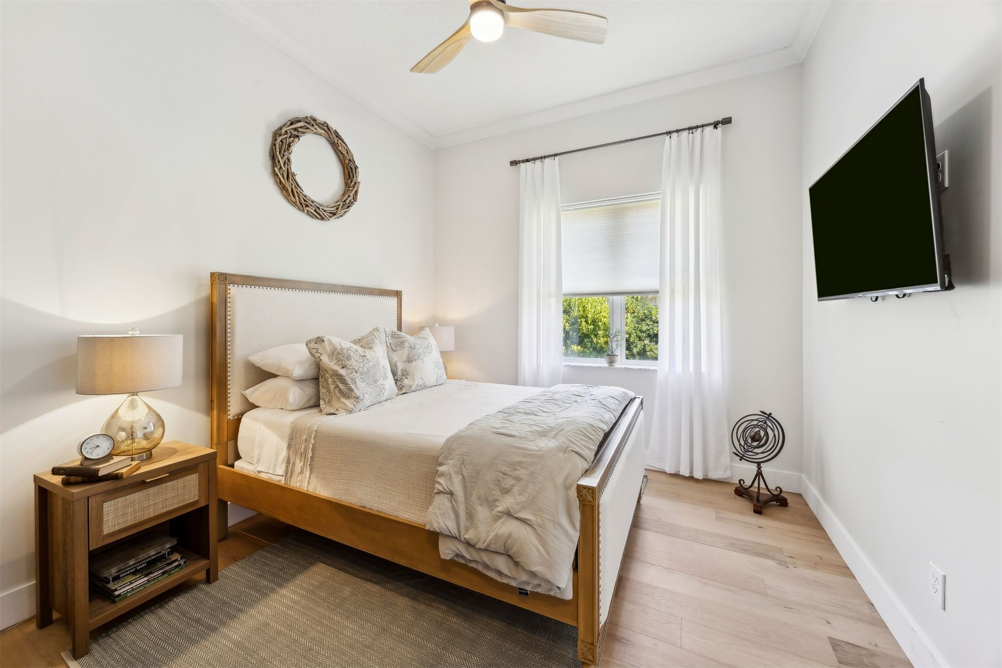 2415 LOS ROBLES