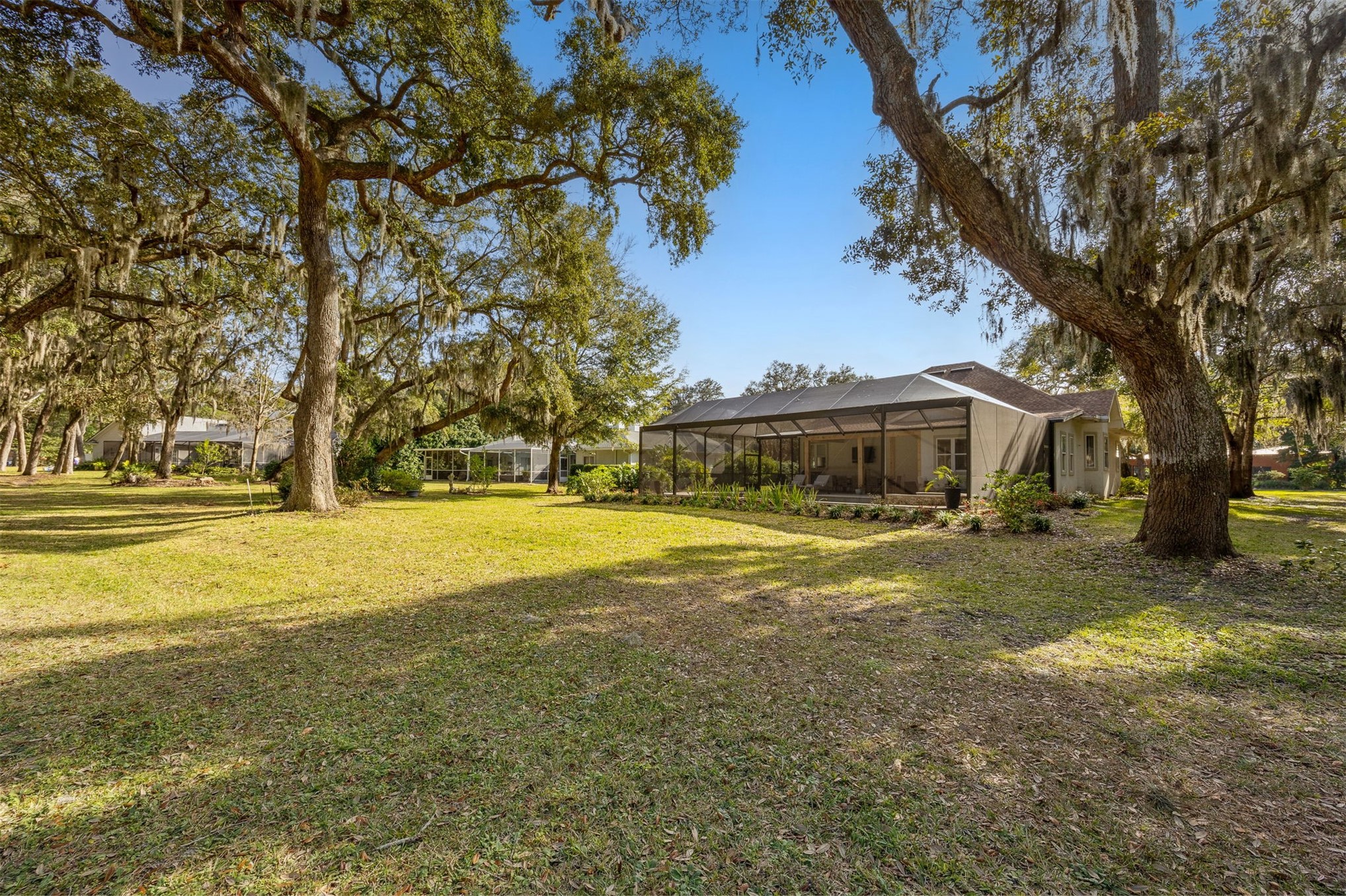 2415 LOS ROBLES