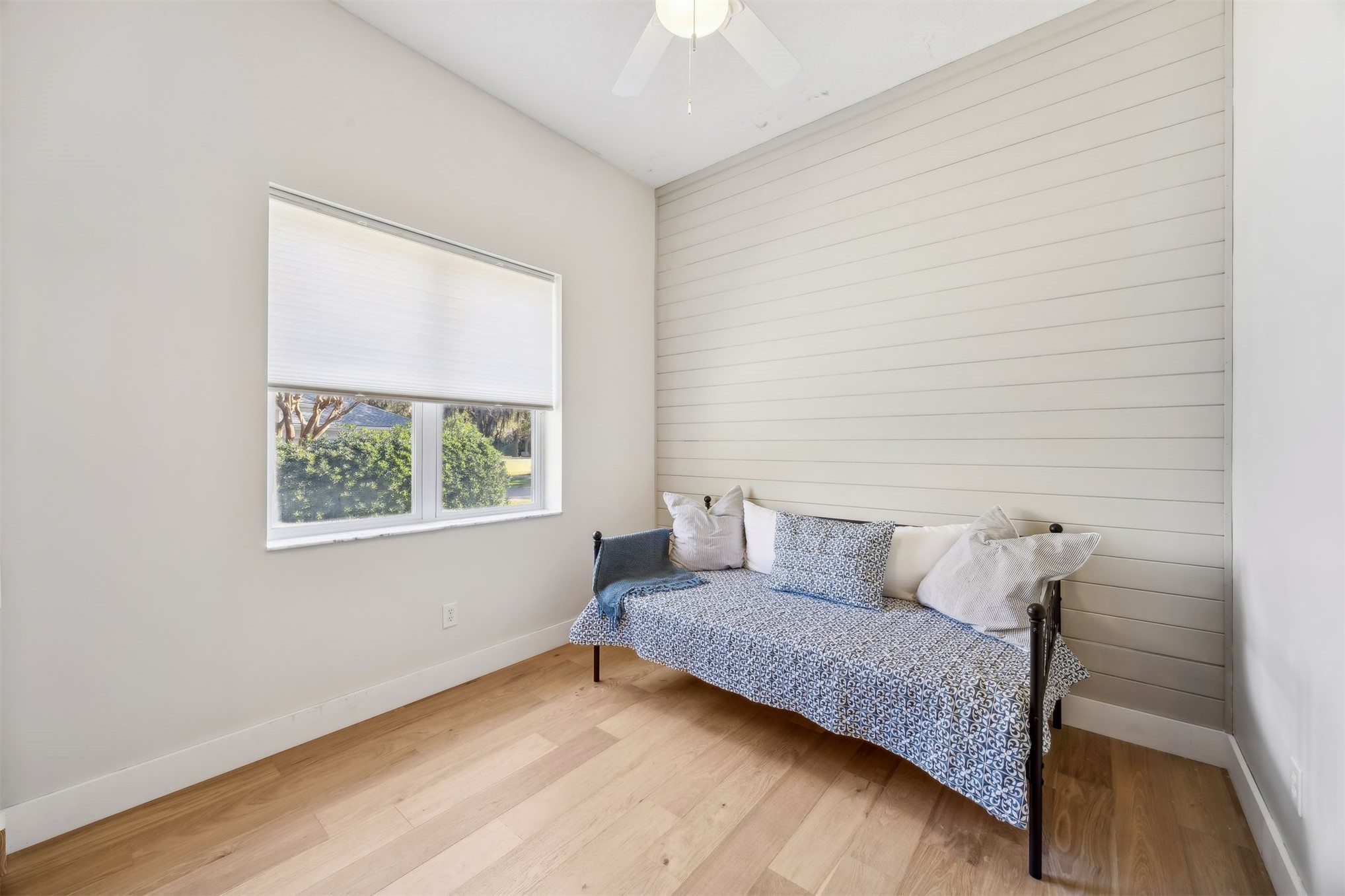 2415 LOS ROBLES