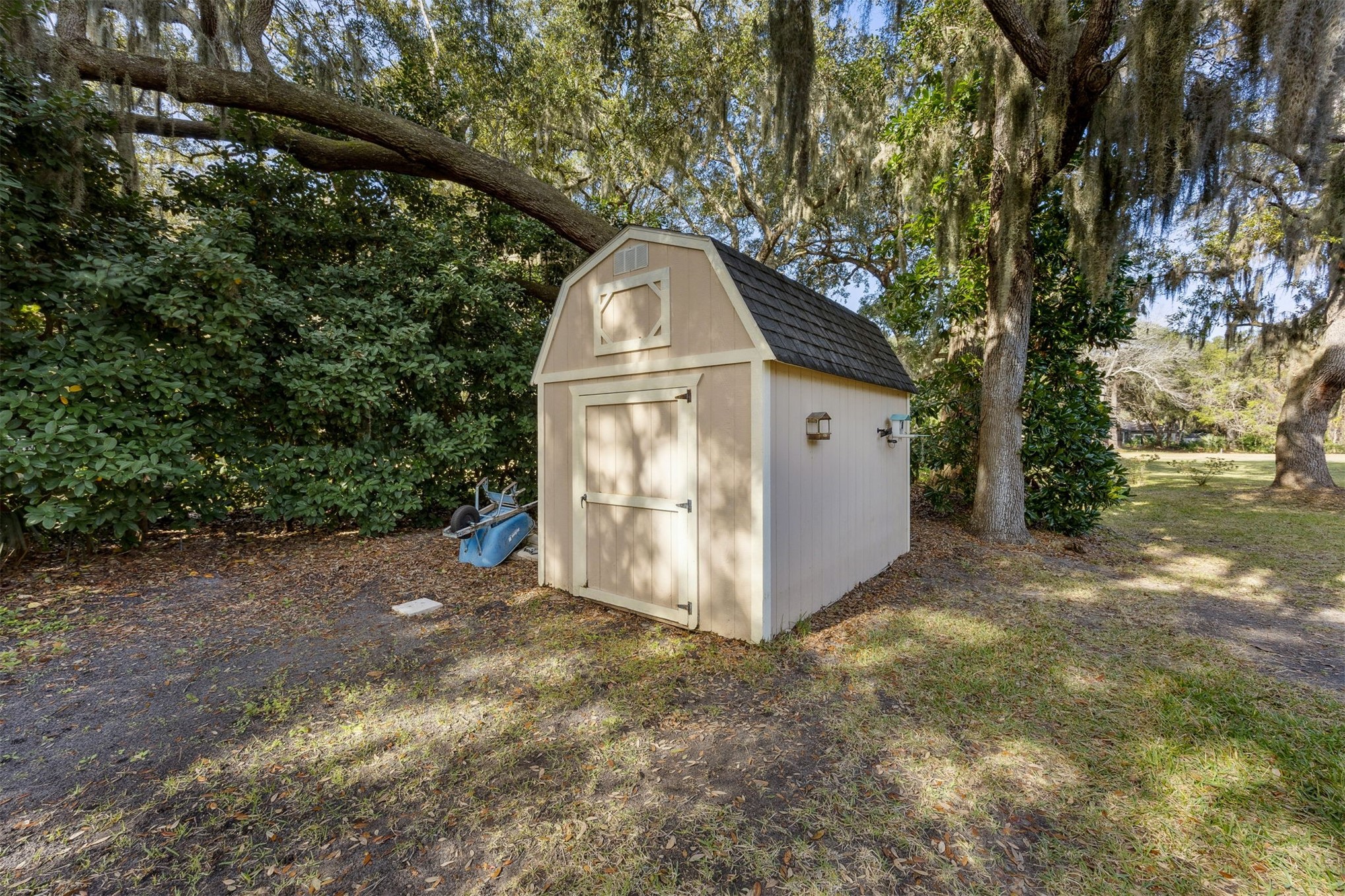 2415 LOS ROBLES
