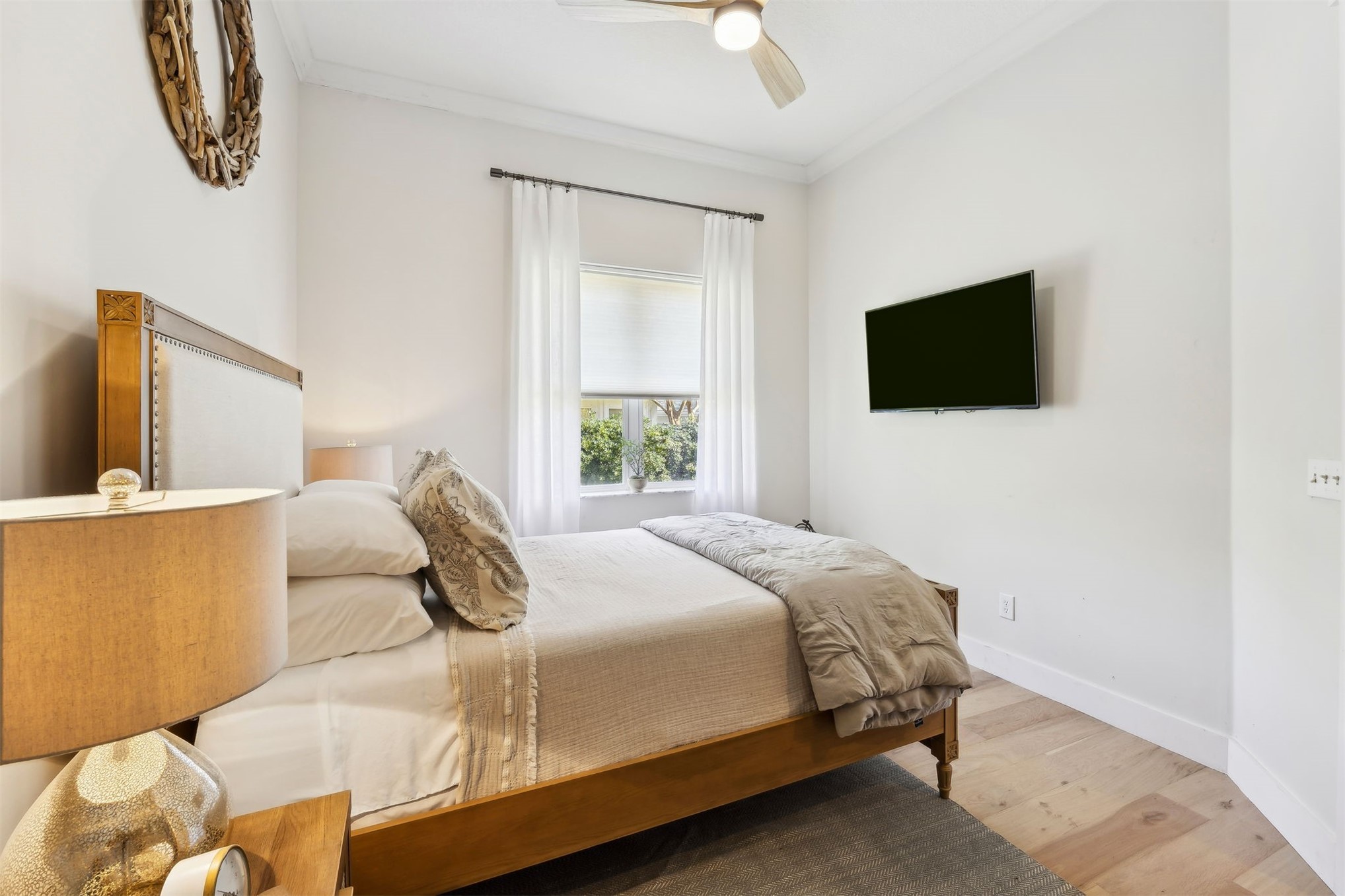 2415 LOS ROBLES