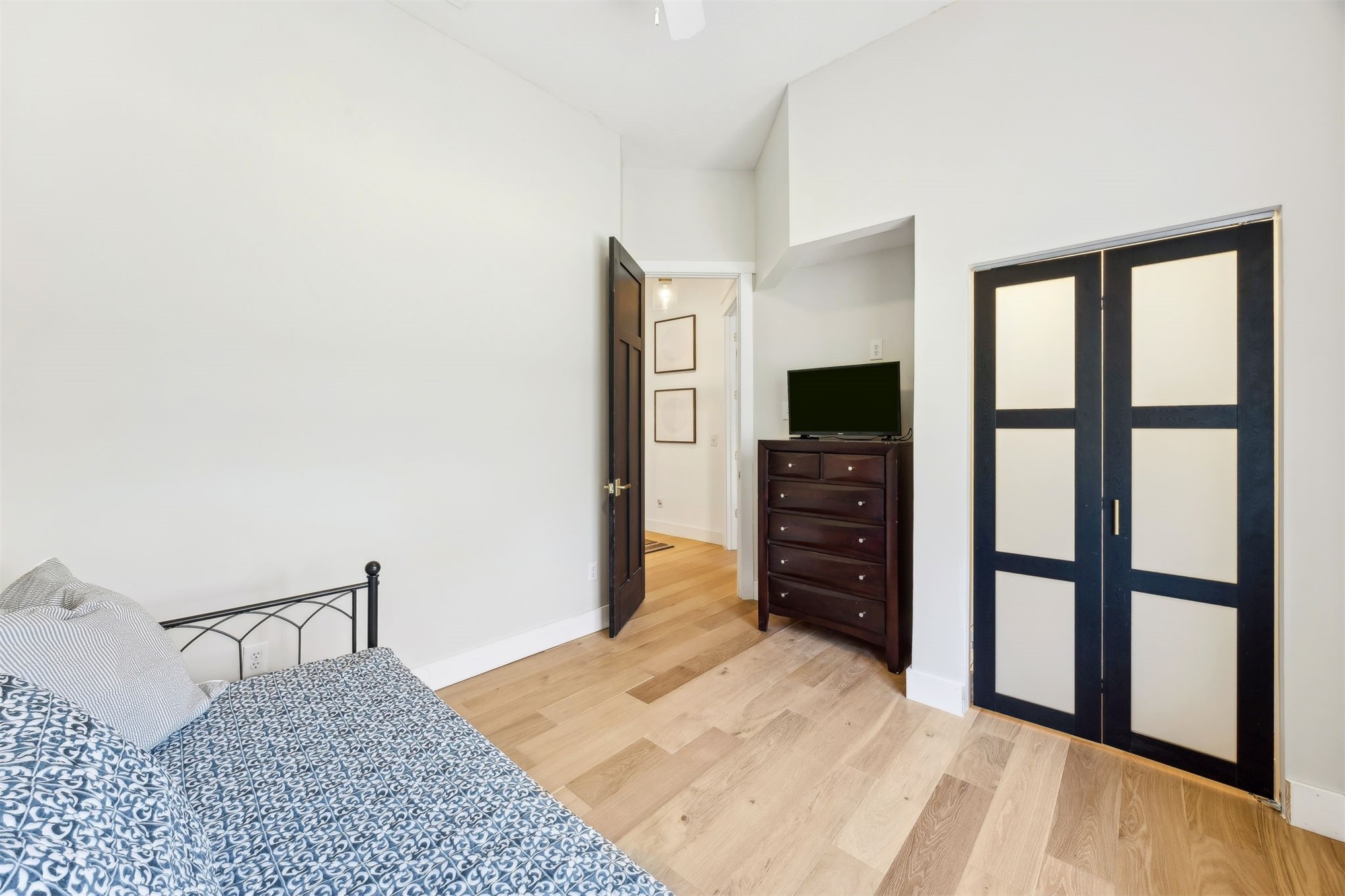 2415 LOS ROBLES