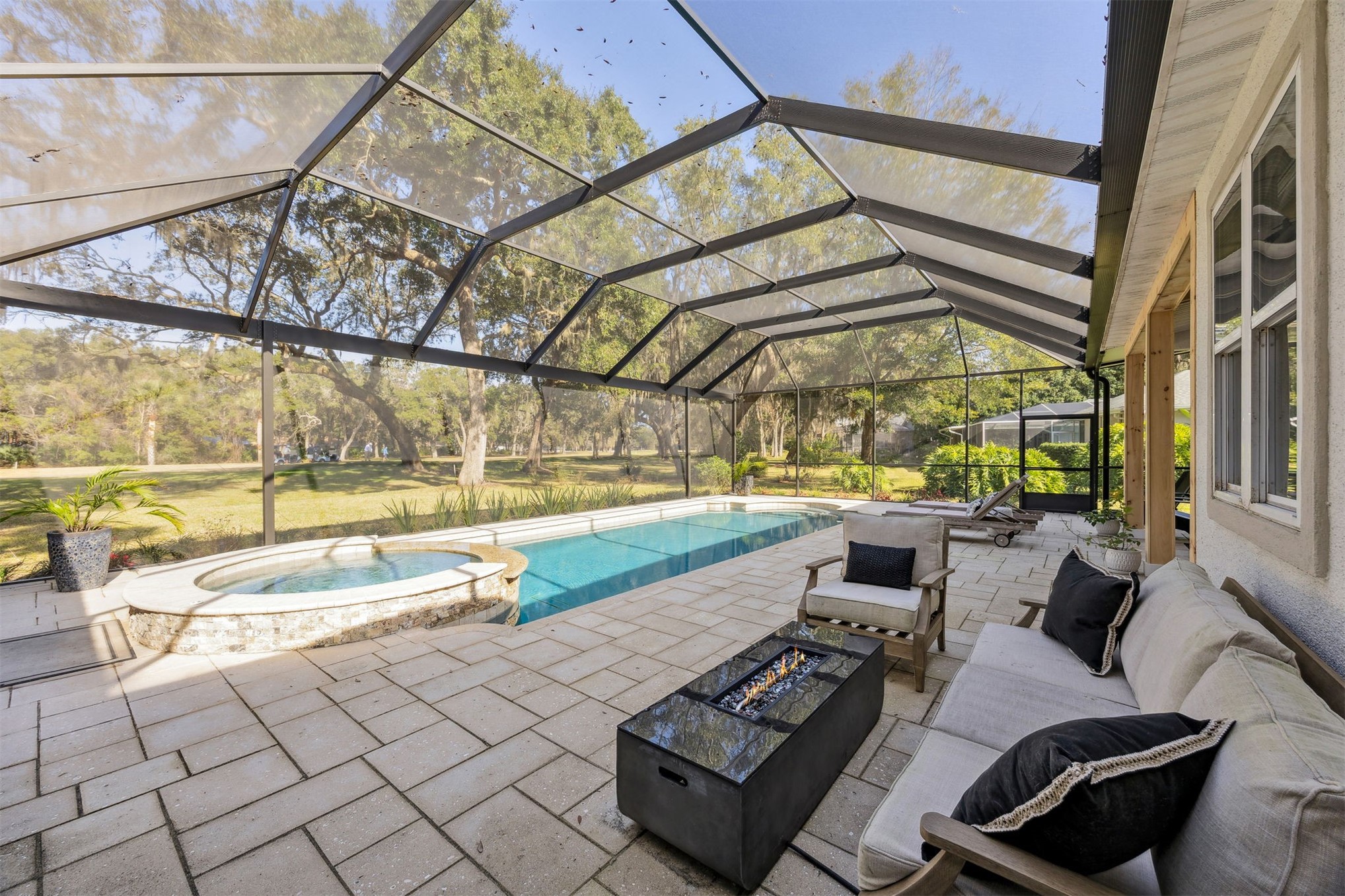 2415 LOS ROBLES