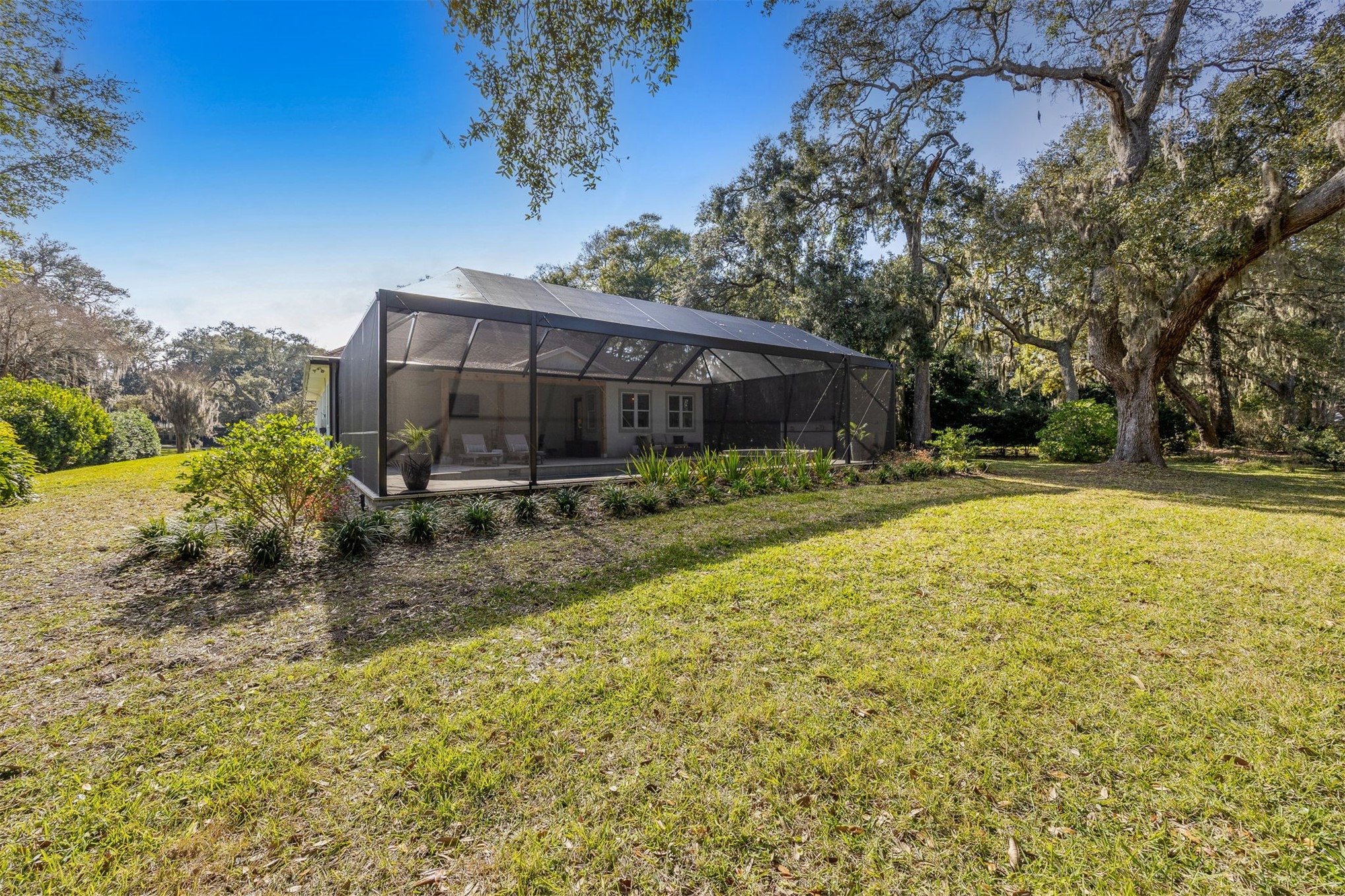 2415 LOS ROBLES