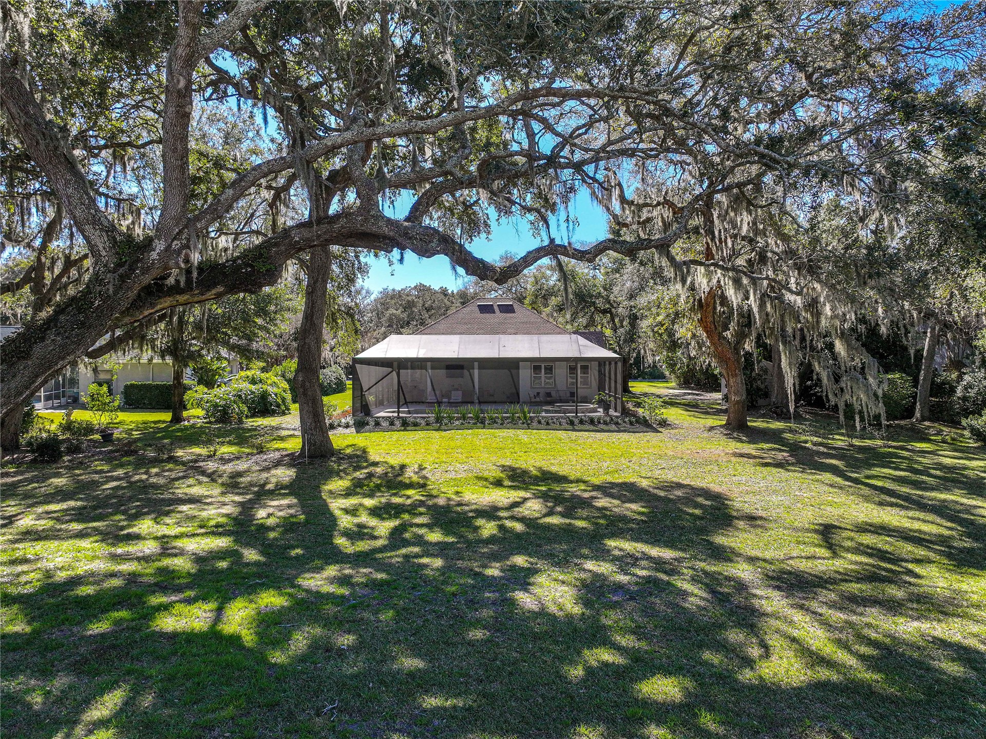 2415 LOS ROBLES