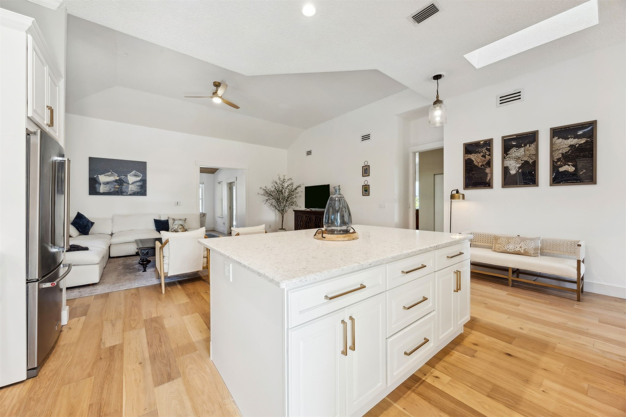 2415 LOS ROBLES
