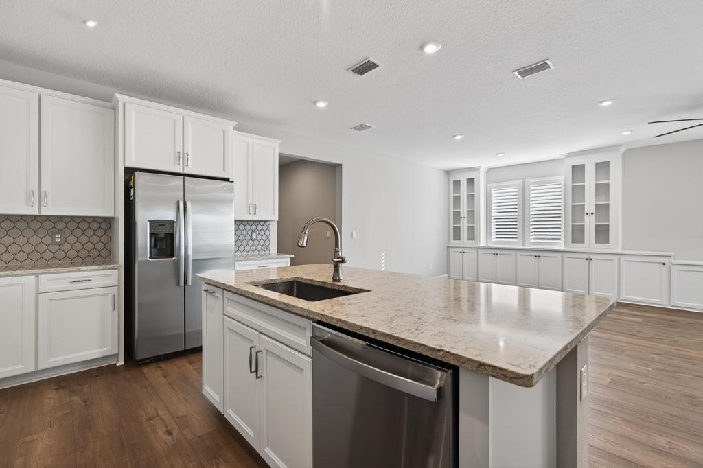 75226 RED TWIG WAY