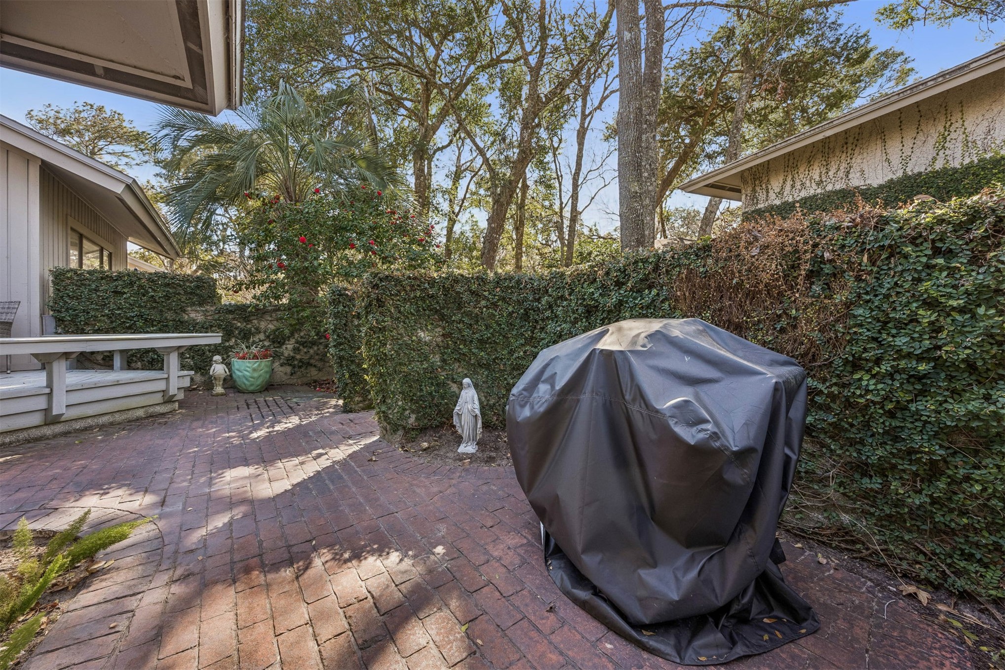2412 BOXWOOD LANE