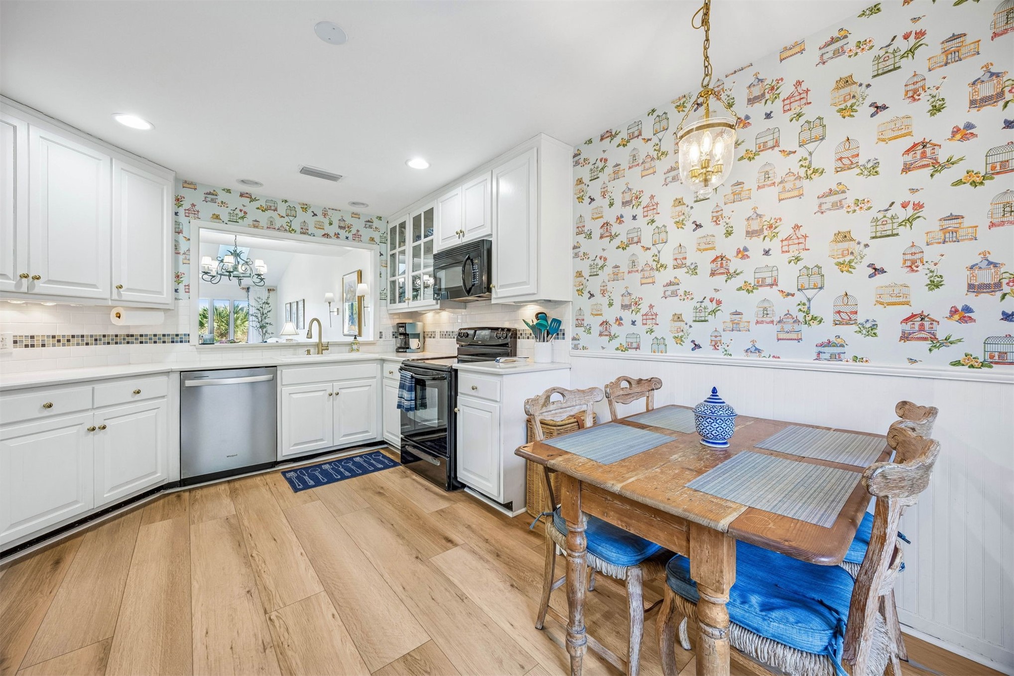 2412 BOXWOOD LANE