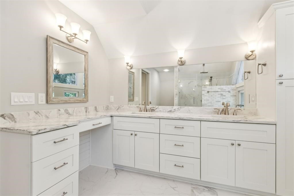 22 BELTED KINGFISHER