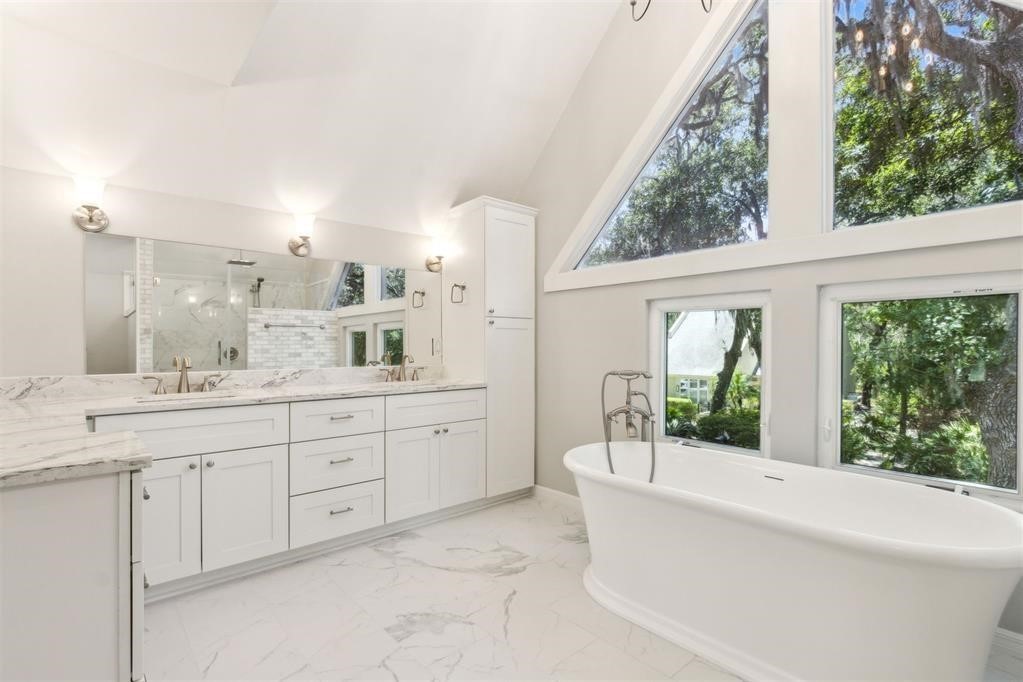 22 BELTED KINGFISHER