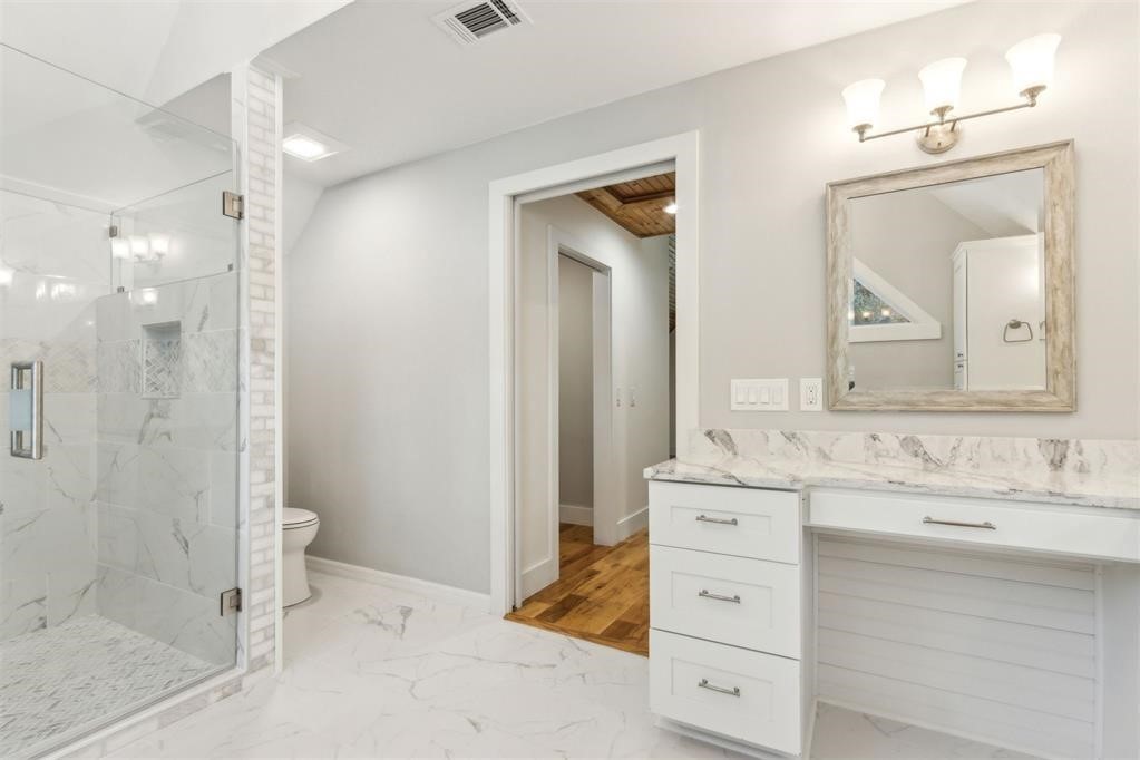 22 BELTED KINGFISHER