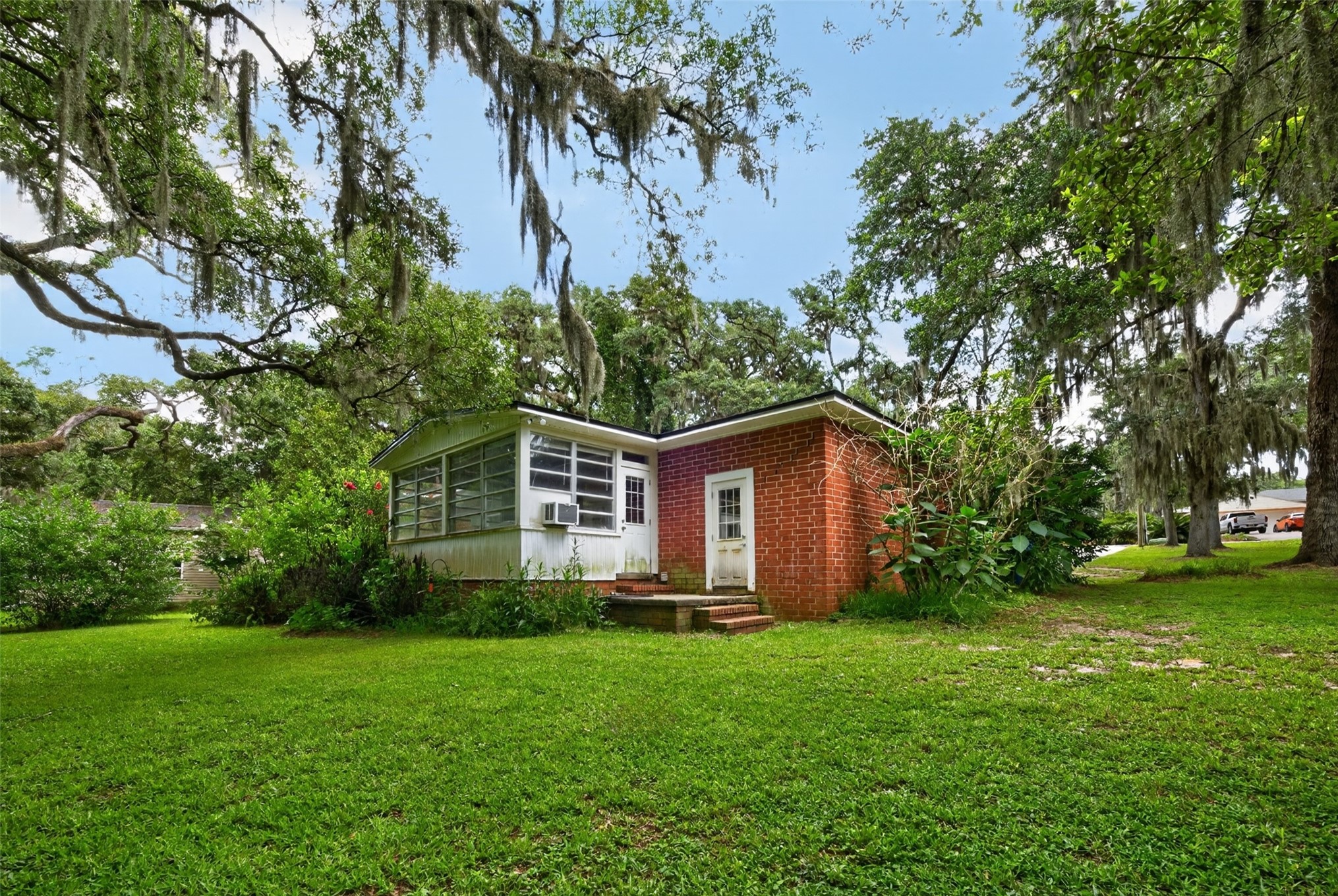 1863 HIGHLAND DRIVE