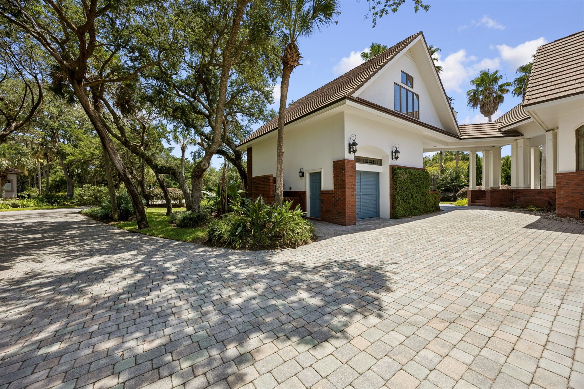 2 JUNIPER COURT