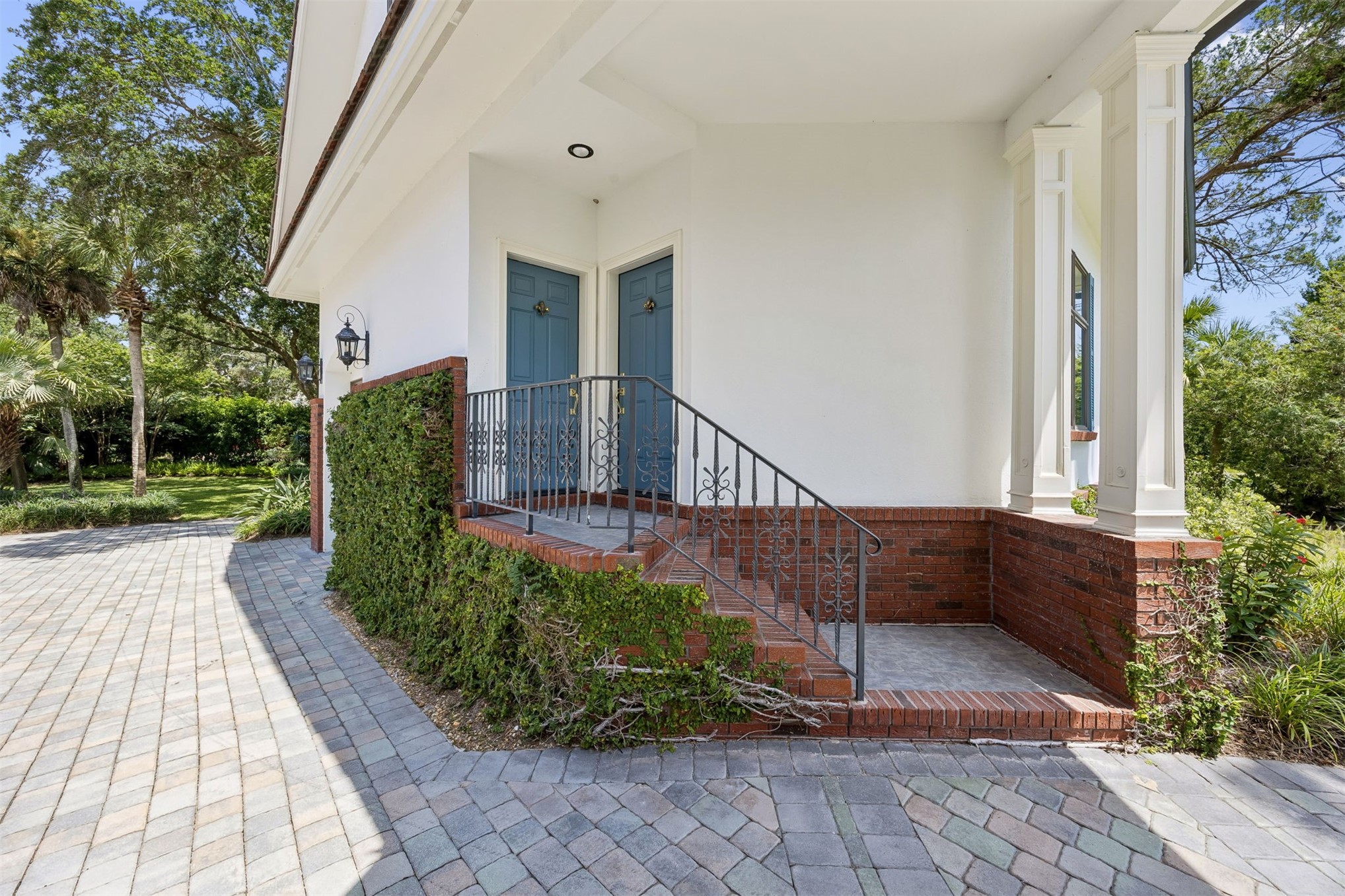 2 JUNIPER COURT