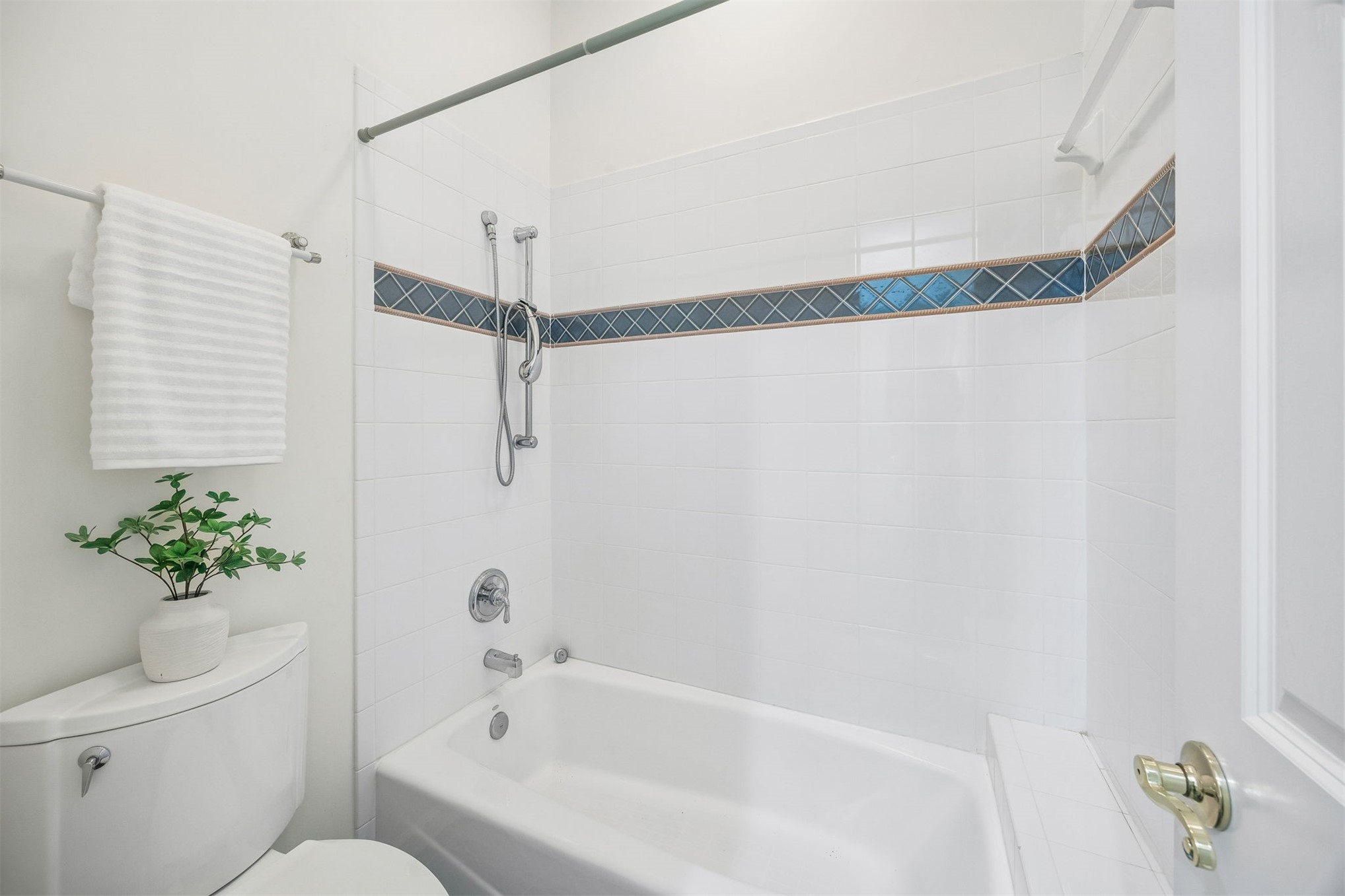 8228 RESIDENCE COURT