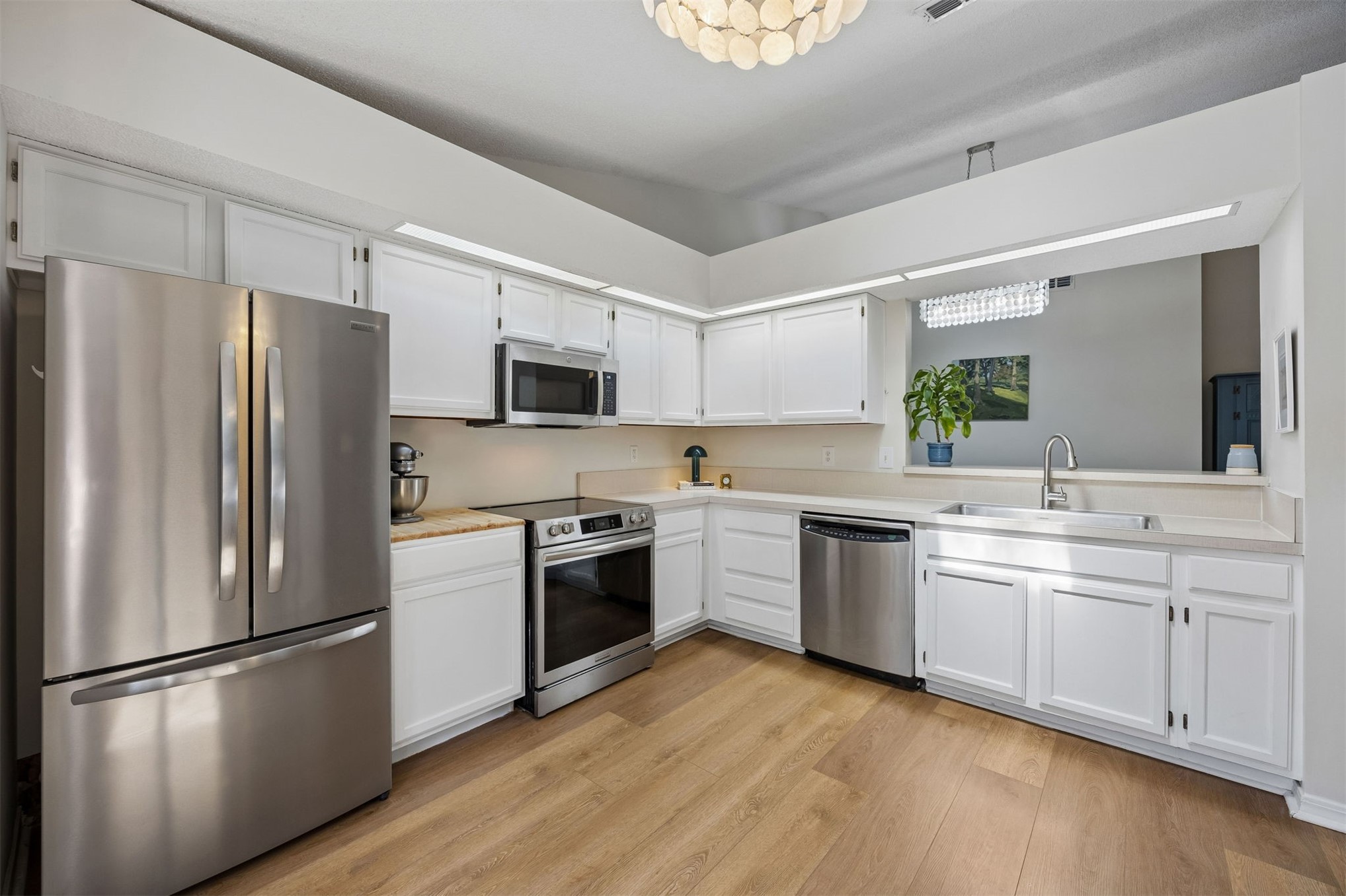 1604 CANTERBURY LANE