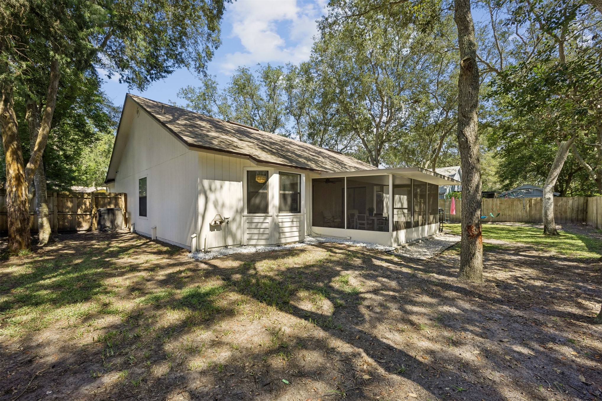 1604 CANTERBURY LANE