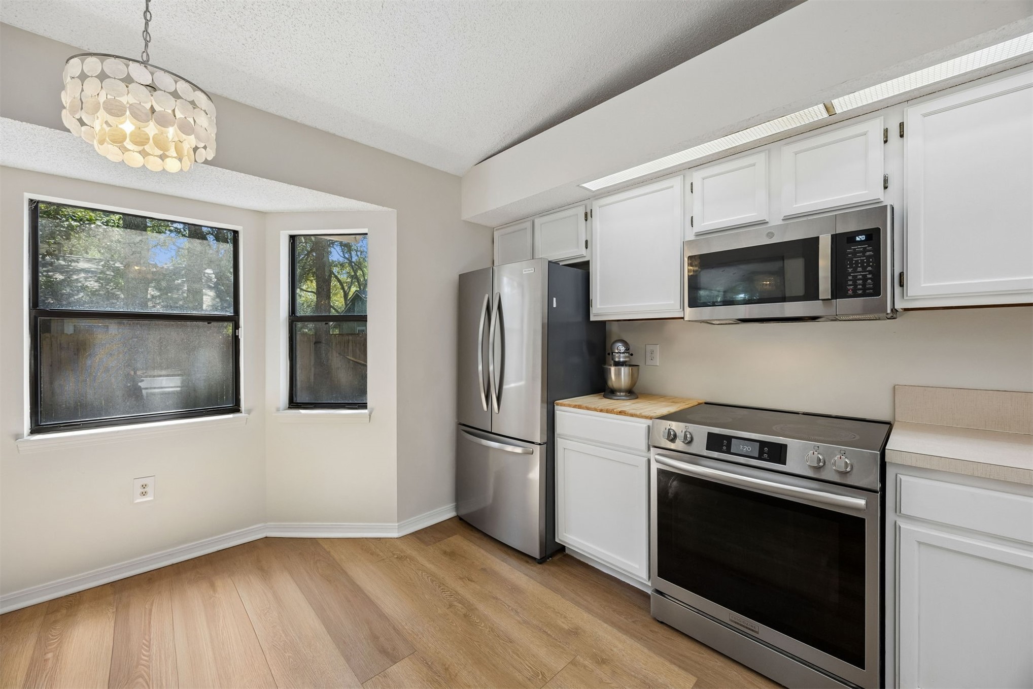 1604 CANTERBURY LANE
