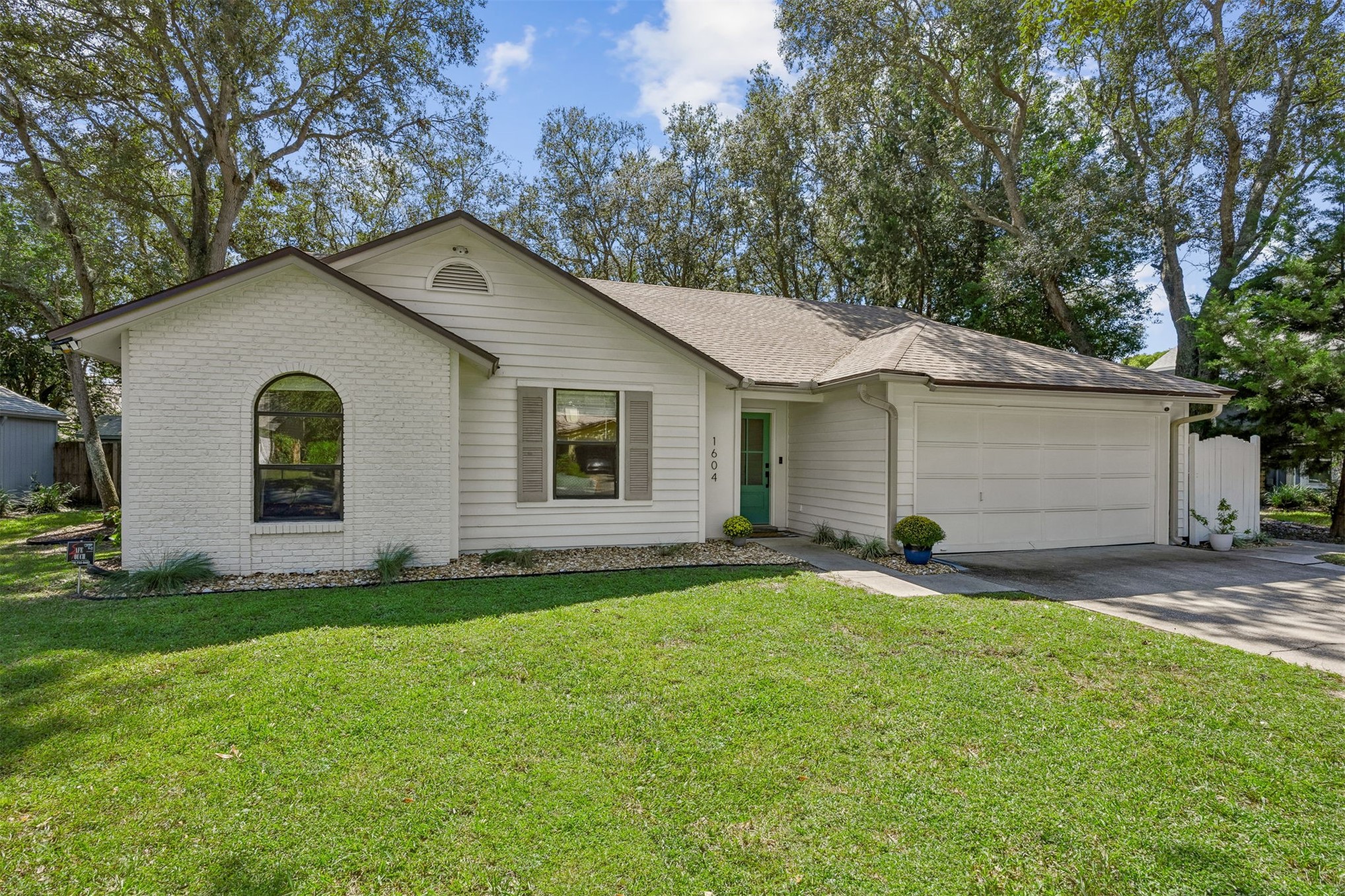 1604 CANTERBURY LANE