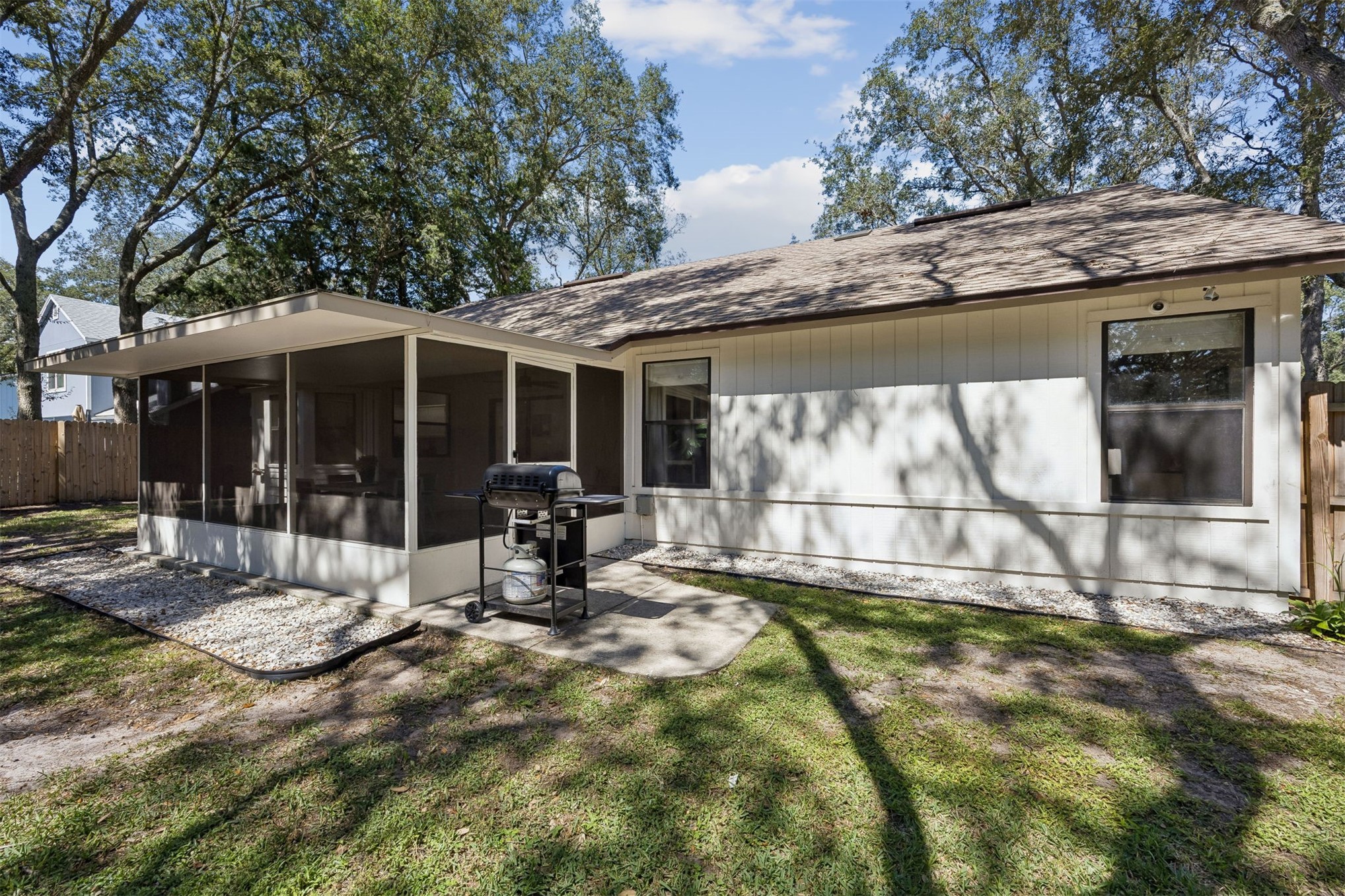 1604 CANTERBURY LANE