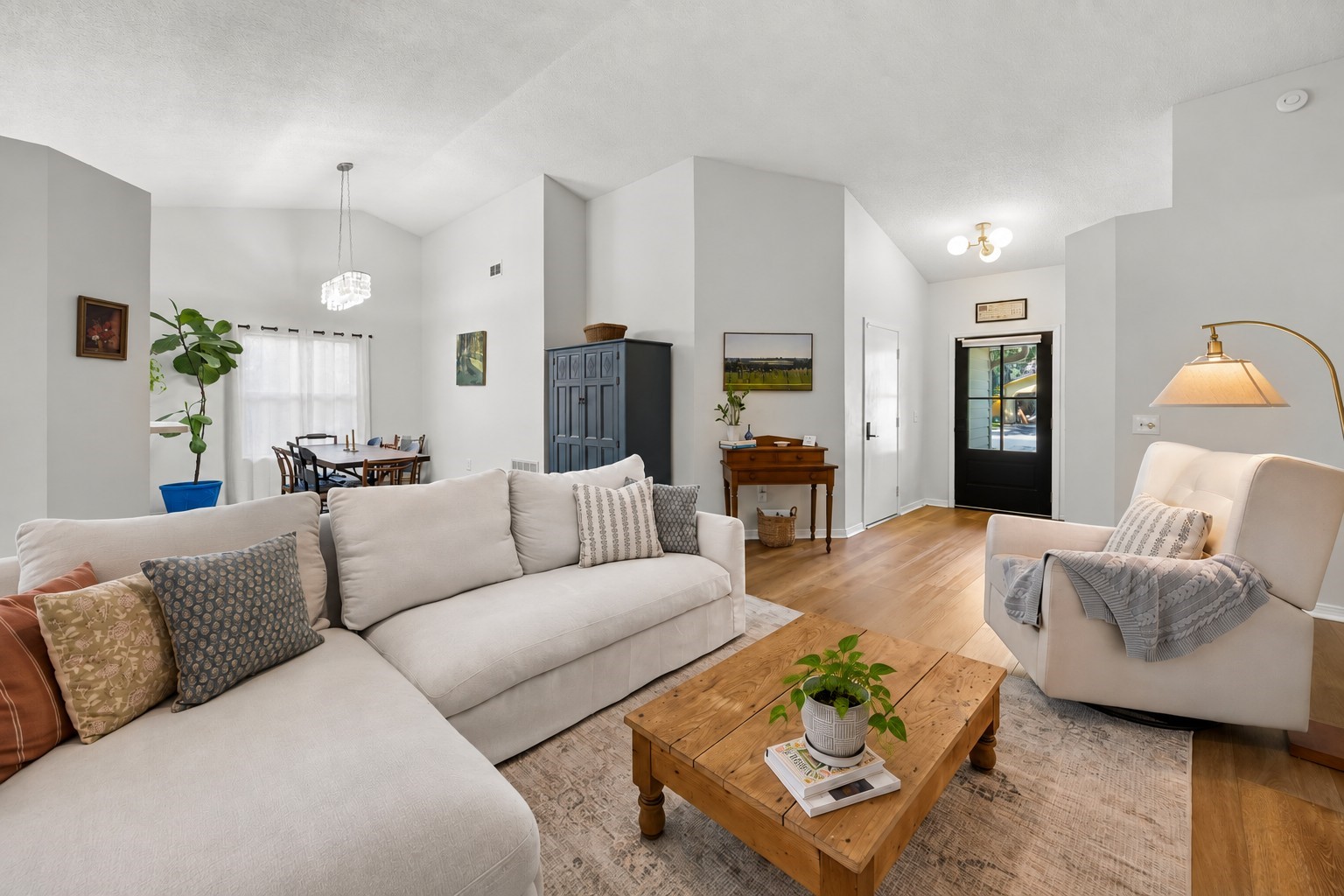 1604 CANTERBURY LANE