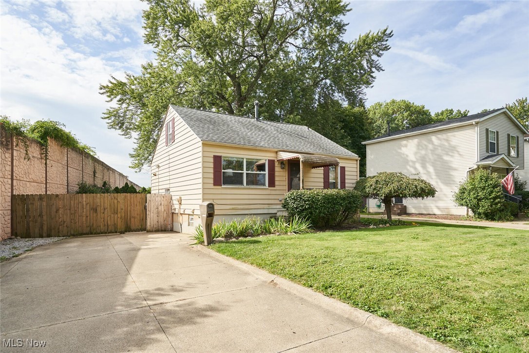 826 Clover Avenue