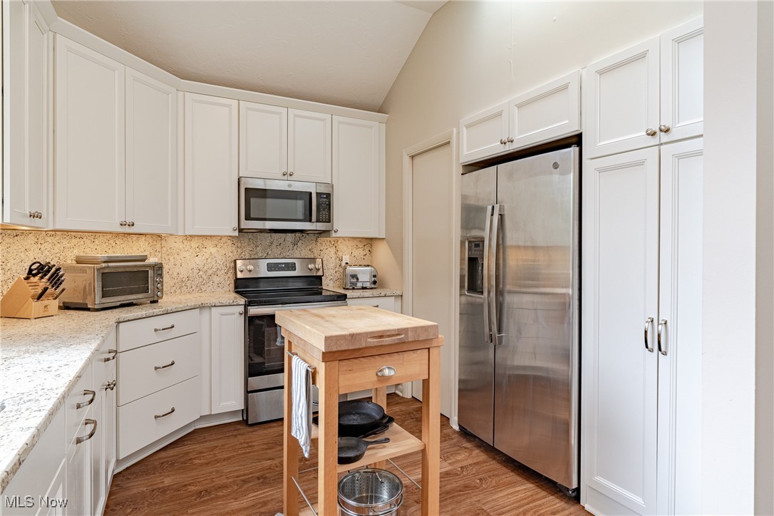 5560 Hummingbird Circle
