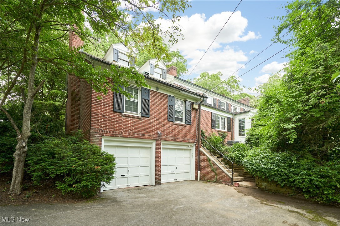 2166 Ridgewood Road