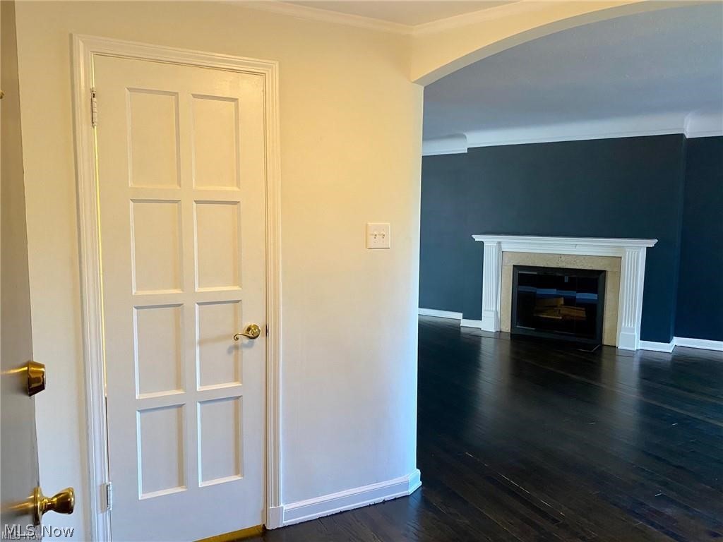 16300 Van Aken Boulevard 305C