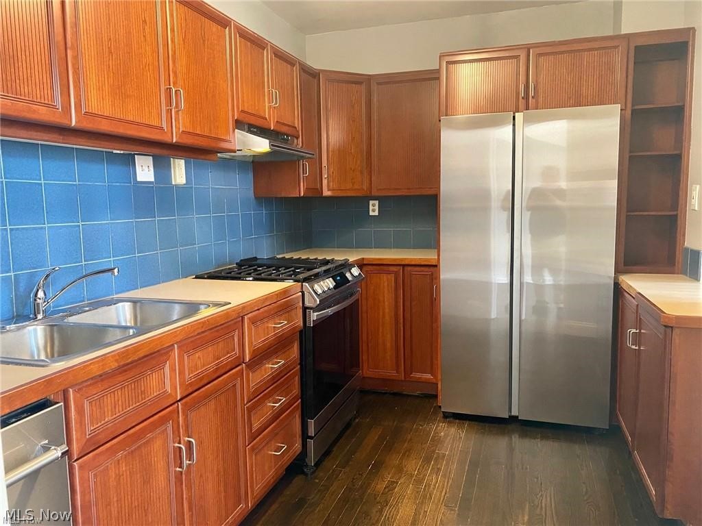 16300 Van Aken Boulevard 305C