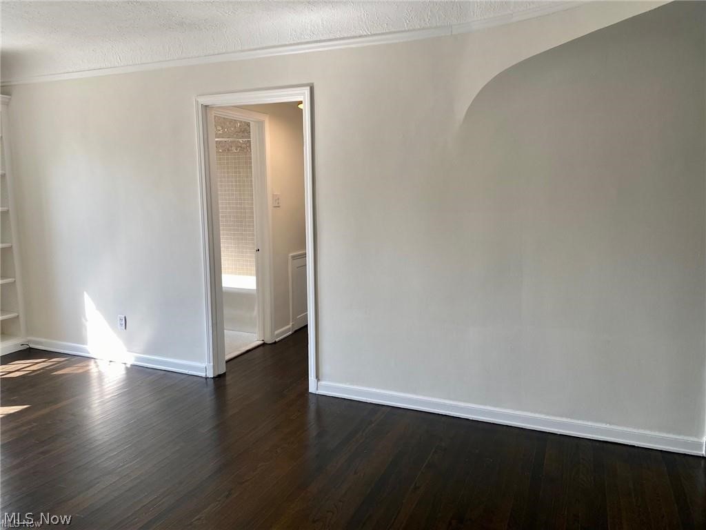 16300 Van Aken Boulevard 305C