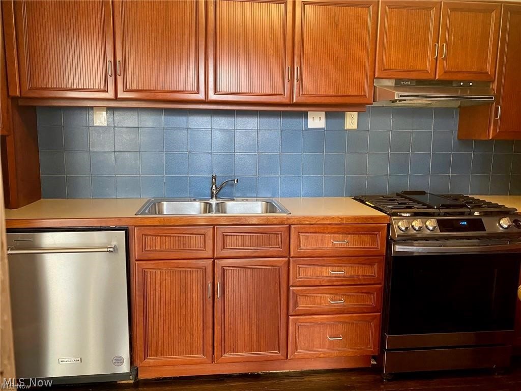 16300 Van Aken Boulevard 305C