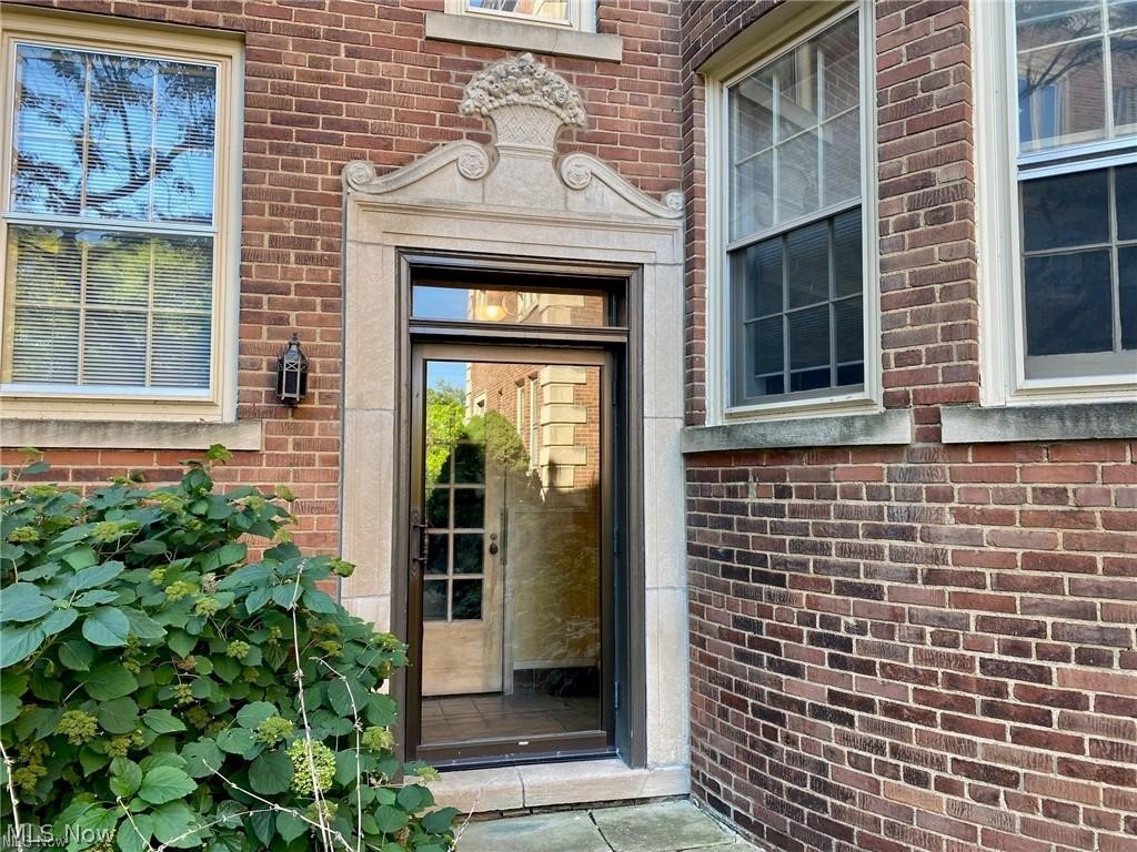 16300 Van Aken Boulevard 305C