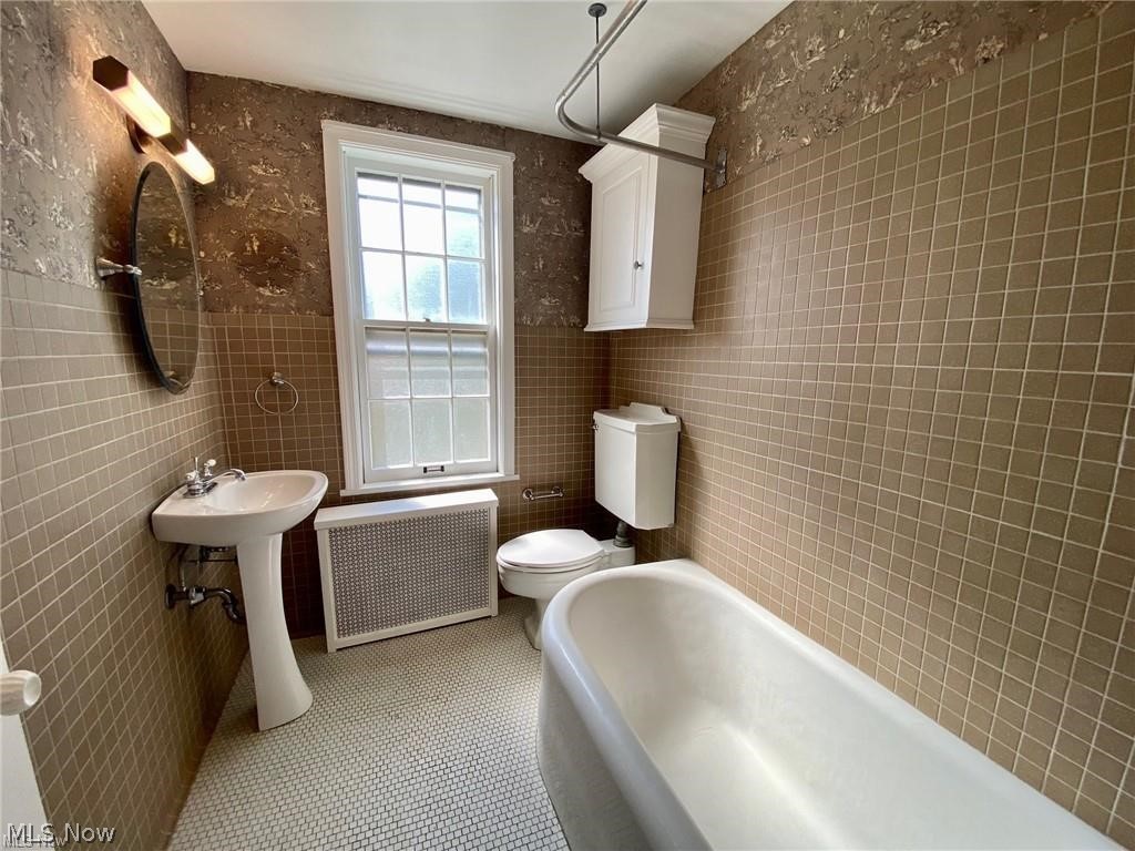 16300 Van Aken Boulevard 305C