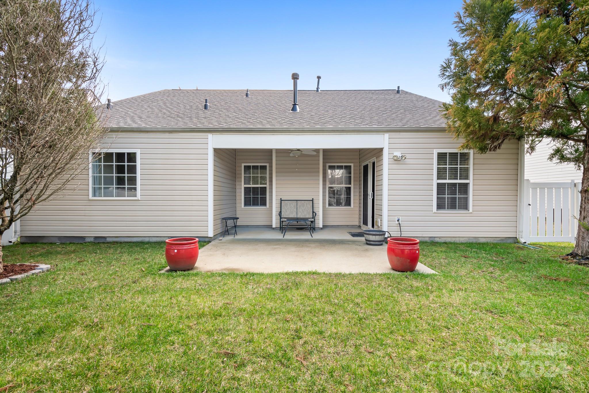 1438 NW Laraway Court