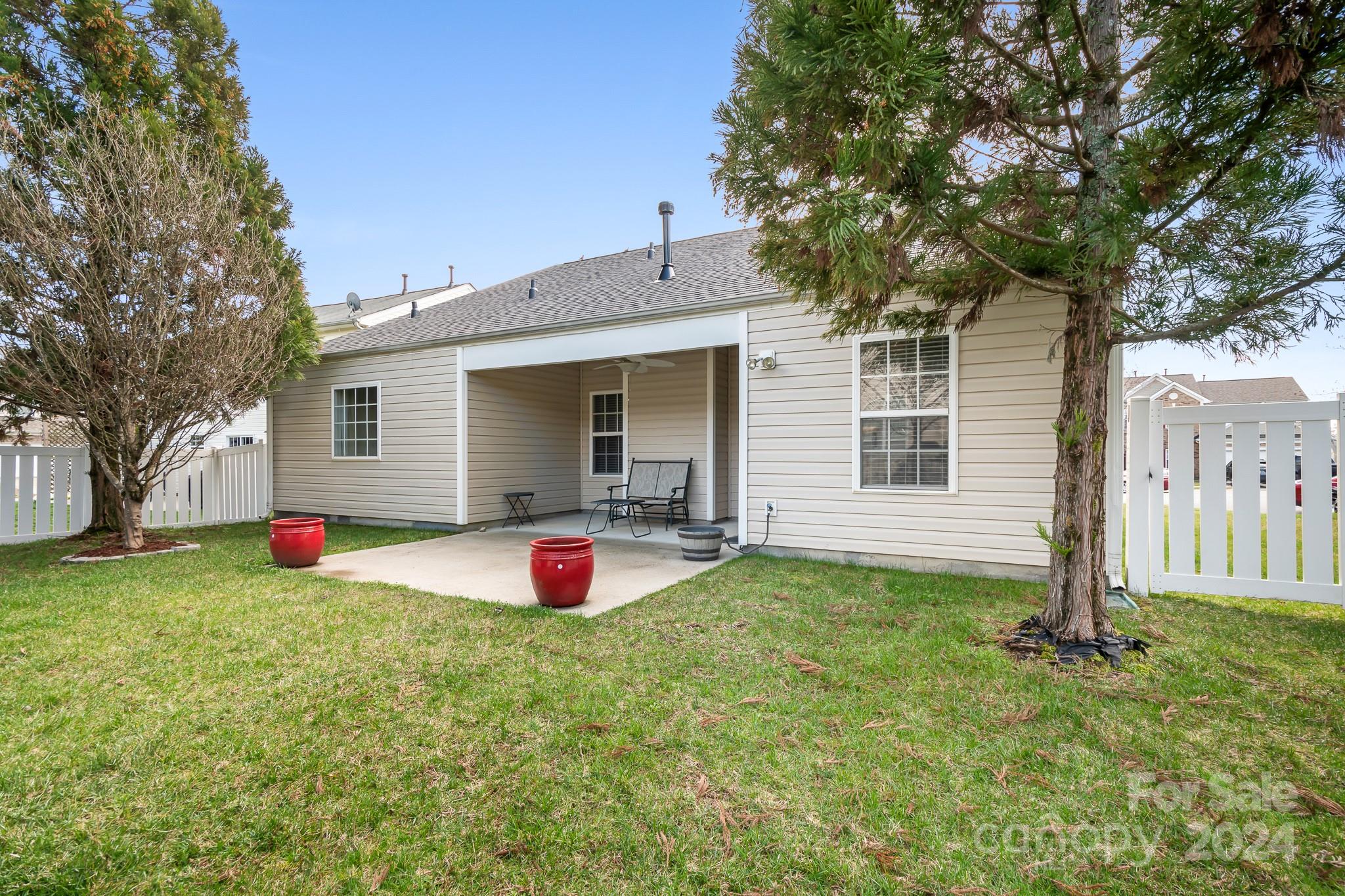 1438 NW Laraway Court