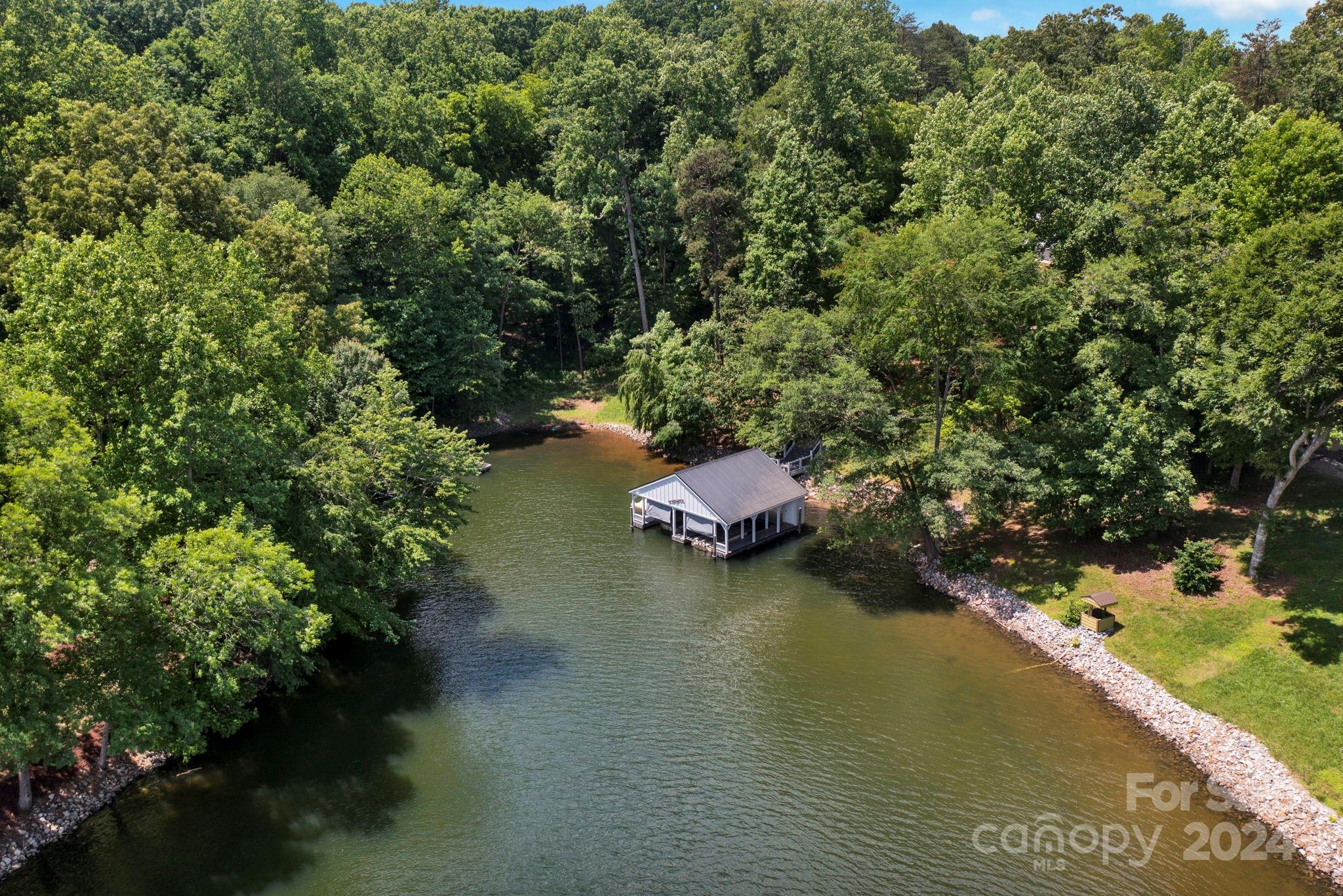 1420 Roundstone Road