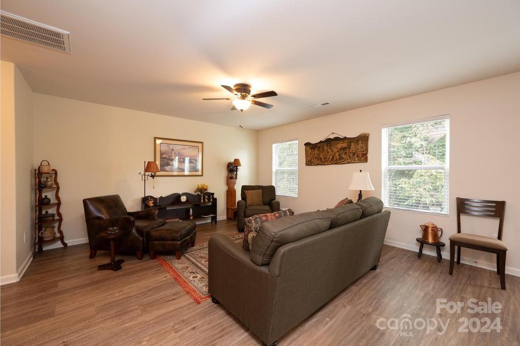 1815 2nd Street Drive SE