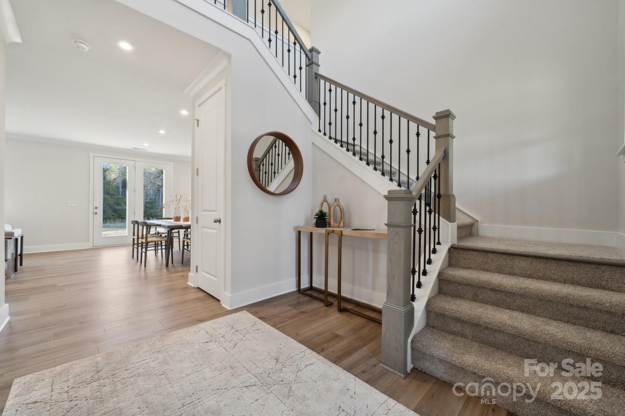 209 E Warfield Drive