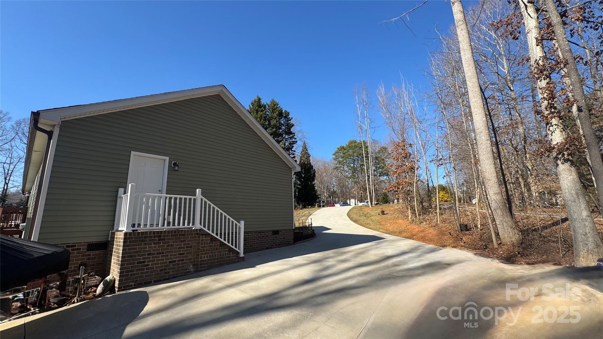 312 Sailwinds Road
