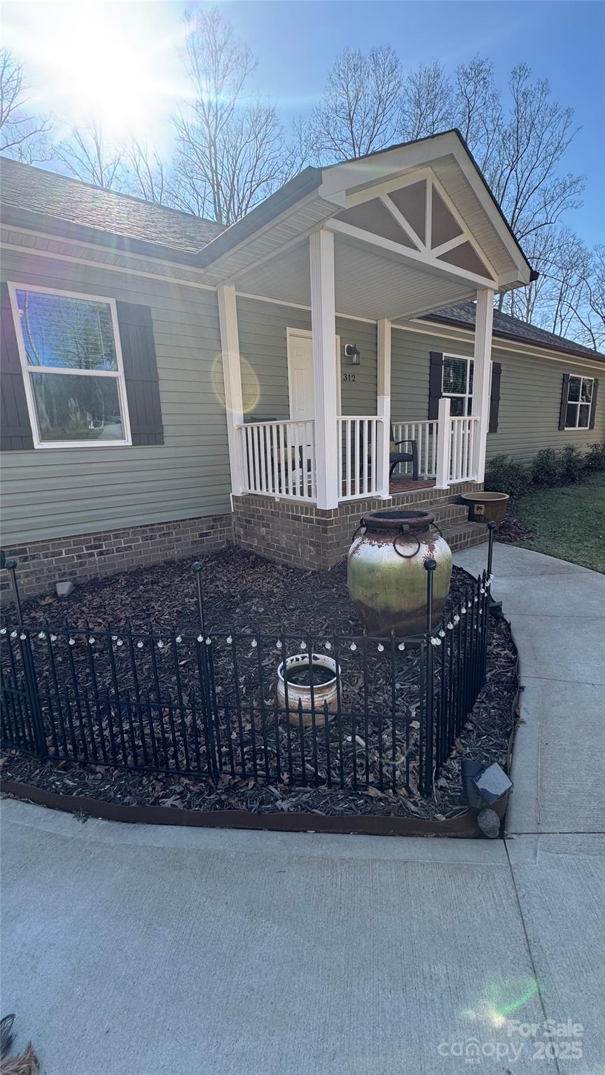 312 Sailwinds Road