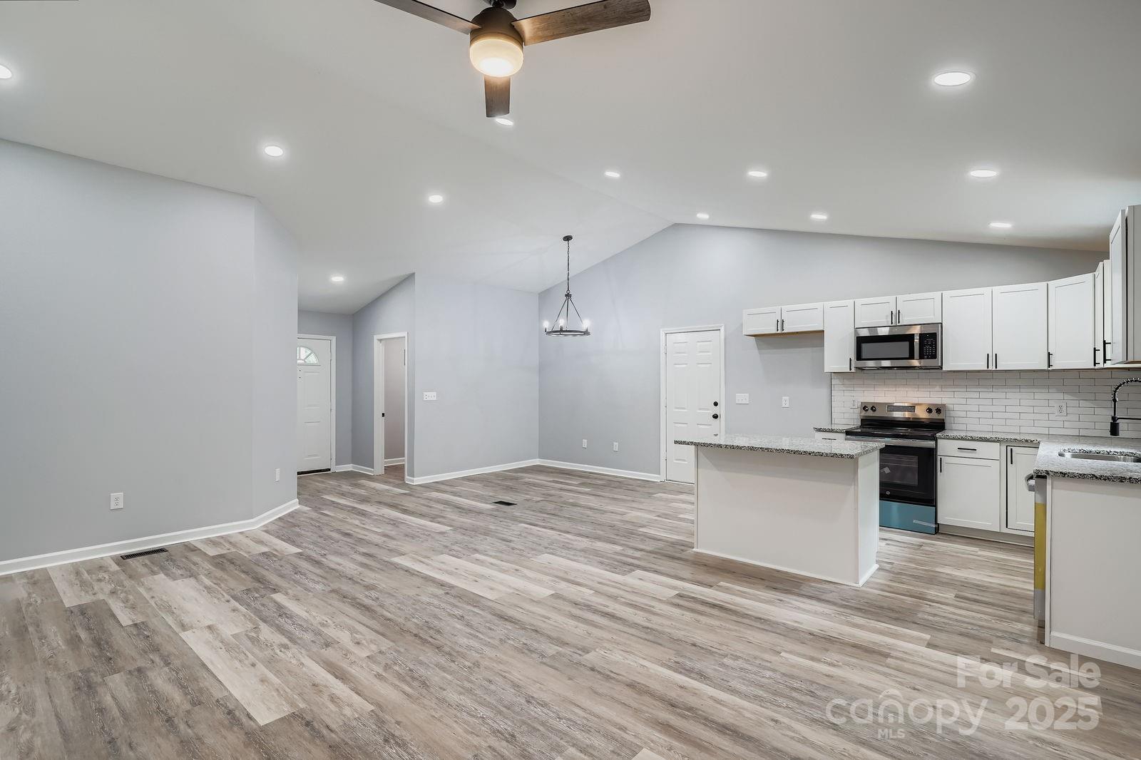 1276 Hidden Creek Circle