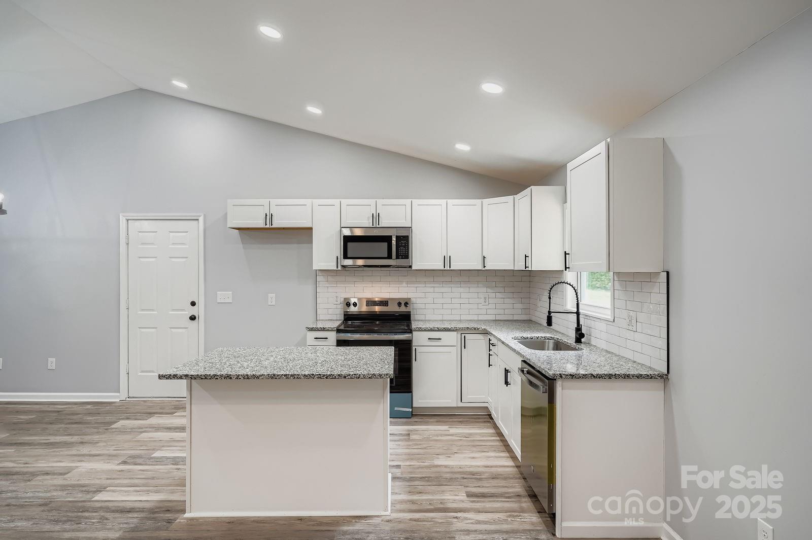 1276 Hidden Creek Circle