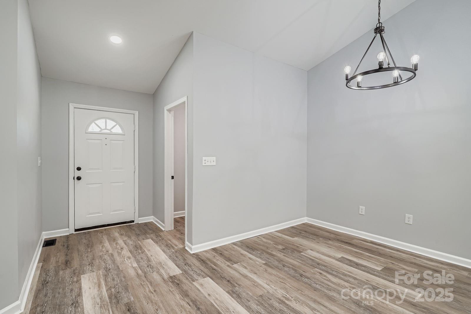 1276 Hidden Creek Circle