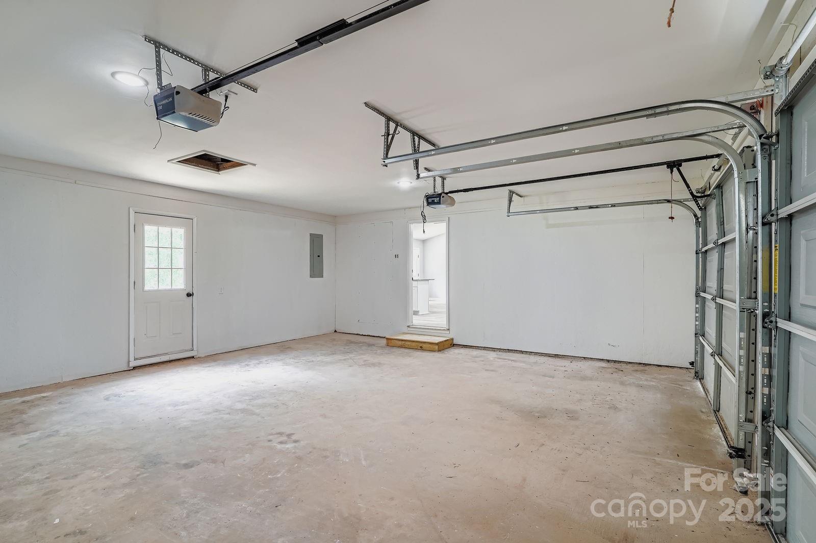 1276 Hidden Creek Circle