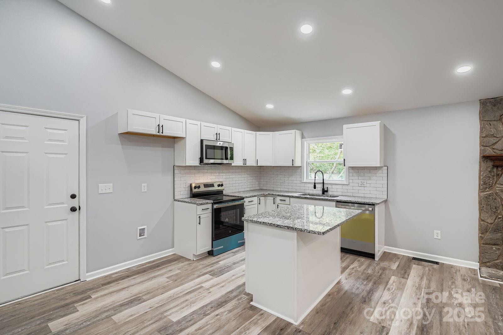 1276 Hidden Creek Circle