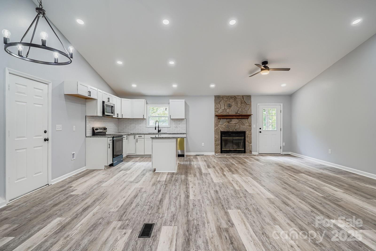 1276 Hidden Creek Circle