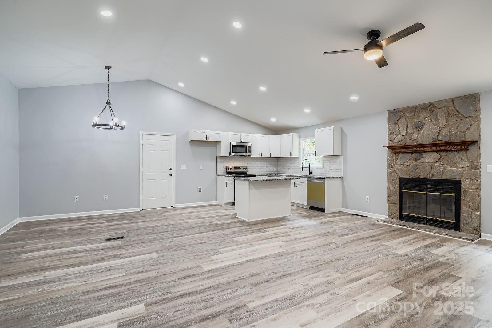 1276 Hidden Creek Circle